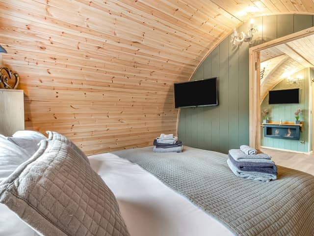 Double bedroom | The Warren - Brookfields Holiday Farm, Church Broughton, near Derby