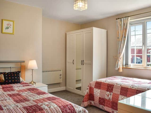 Twin bedroom | Plover Cottage - Hadrians Wall Country Cottages, Haydon Bridge