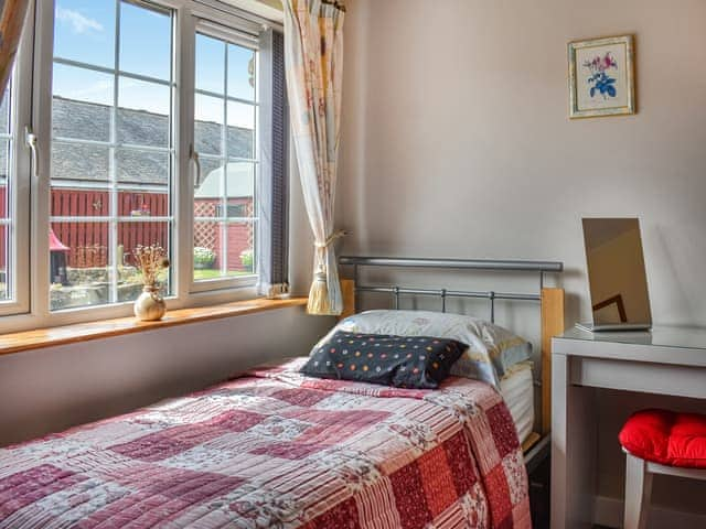 Twin bedroom | Plover Cottage - Hadrians Wall Country Cottages, Haydon Bridge