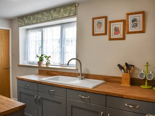 Kitchen | Curlew Cottage - Hadrian&rsquo;s Wall Country Cottages, Haydon Bridge