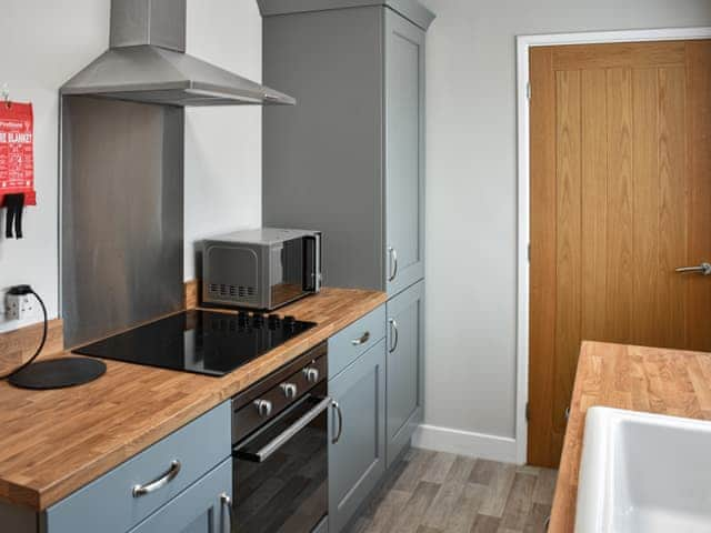 Kitchen | Curlew Cottage - Hadrian&rsquo;s Wall Country Cottages, Haydon Bridge