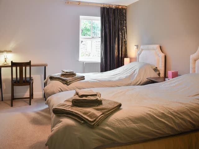 Twin bedroom | The Cottage at Canefield Farmhouse, Romsey