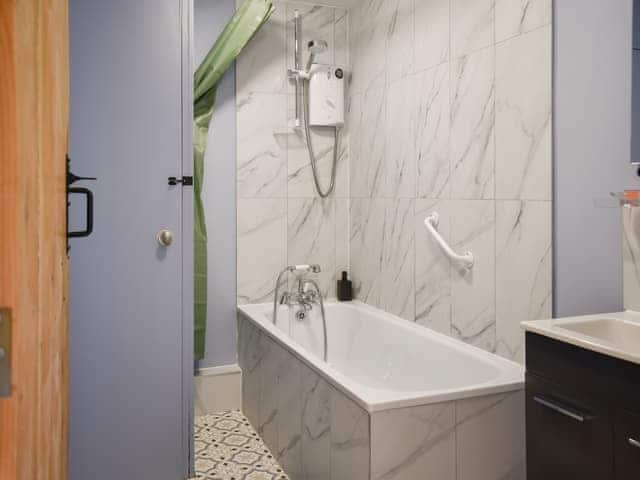 Bathroom | The Cottage at Canefield Farmhouse, Romsey