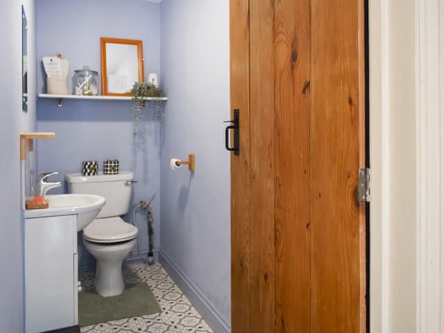 Bathroom | The Cottage at Canefield Farmhouse, Romsey