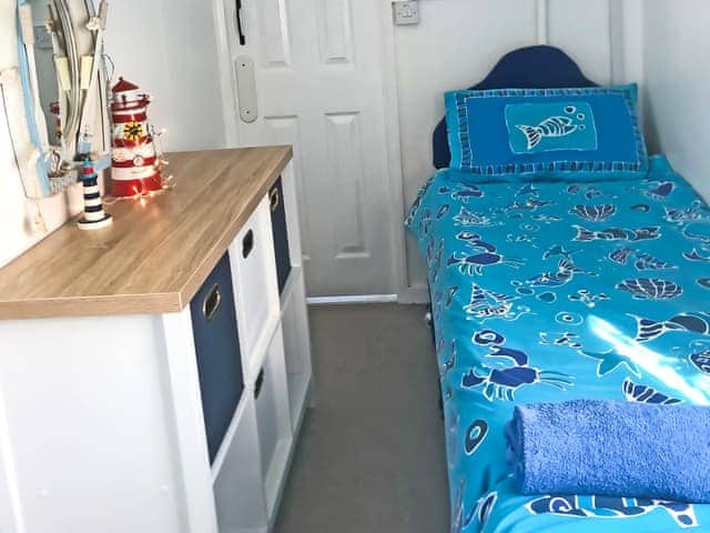 Twin bedroom | Driftwood, Mundesley