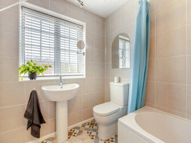 Bathroom | Seawaves, Sandilands, near Mablethorpe