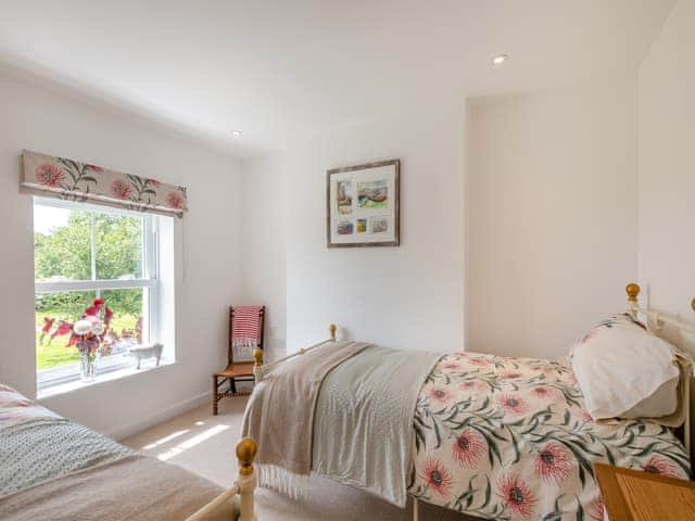 Twin bedroom | Manor Cottage, Longham