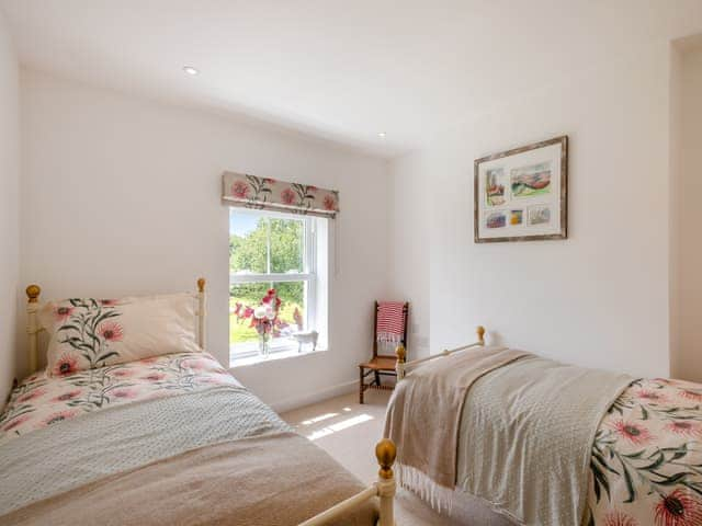 Twin bedroom | Manor Cottage, Longham