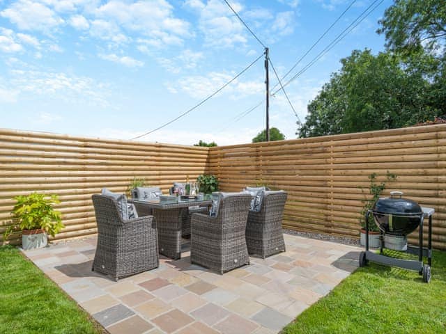 Sitting-out-area | Manor Cottage, Longham