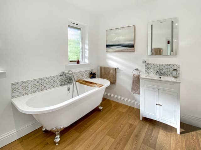 Bathroom | Rose Cottage, Blakemere