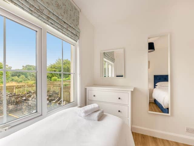 Twin bedroom | Levans Cottage - Meathop Fell Caravan Club Apartments and Cottage, Meathop, near Grange-over-Sands