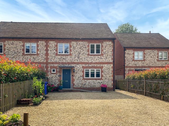 Exterior | Nixey Cottage, Frieth, near Henley-on-Thames