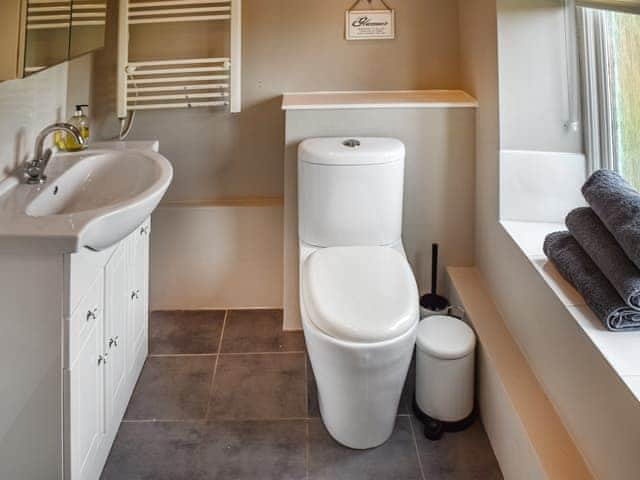 Bathroom | Ayres Cottage, Burnham Thorpe