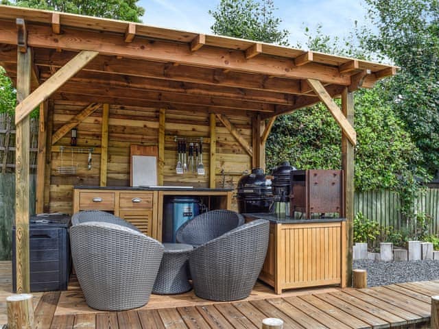 Outdoor eating area | Juniper Cottage, Hook Norton, near Chipping Norton