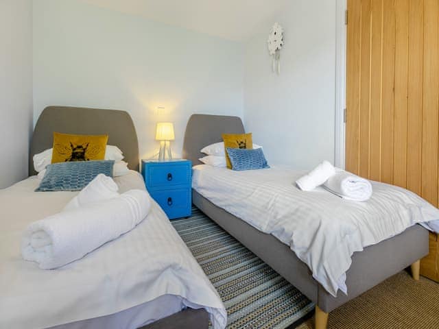 Twin bedroom | Dolphins Reach, St. Mawes