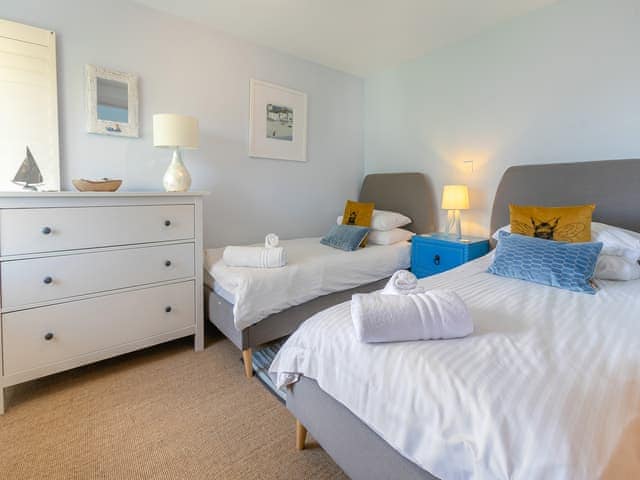 Twin bedroom | Dolphins Reach, St. Mawes