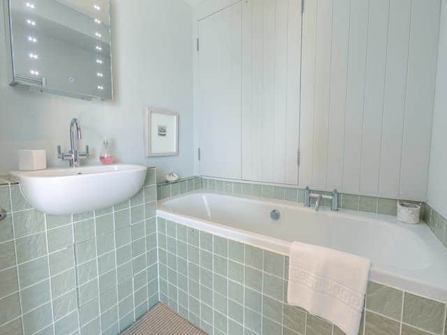 Bathroom | Dolphins Reach, St. Mawes