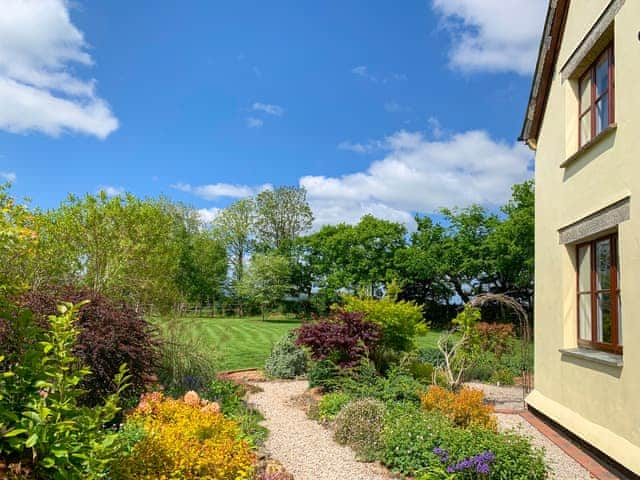 Beautifully maintained gardens with well stocked, mature and colourful flowerbeds | The Headmaster&rsquo;s Cottage, South Hill, near Tamar Valley