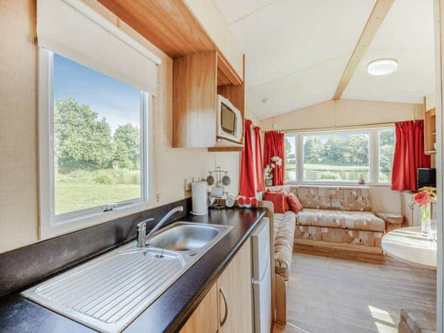 Kitchen | Wren - Alvingham Fishing Lakes, Louth