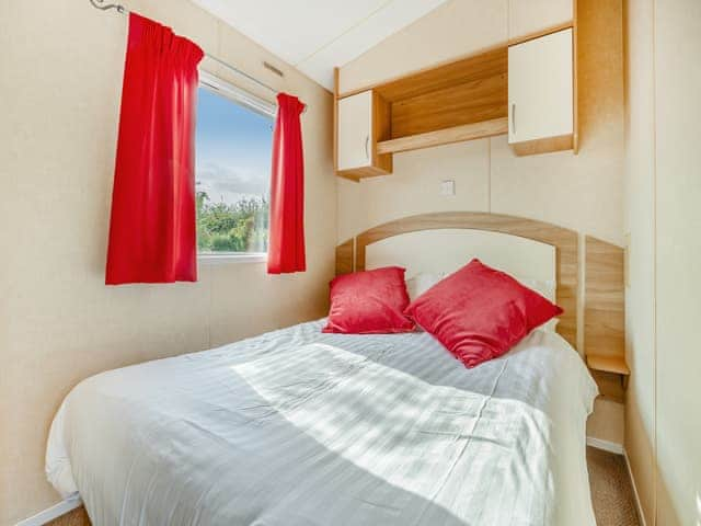 Double bedroom | Wren - Alvingham Fishing Lakes, Louth