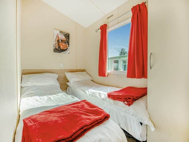 Triple bedroom | Wren - Alvingham Fishing Lakes, Louth