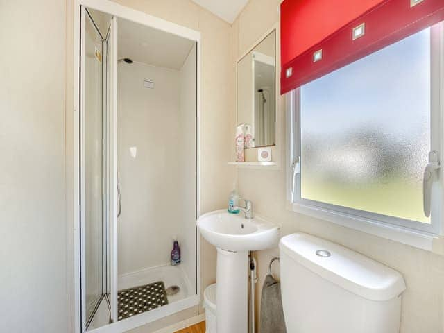 Bathroom | Wren - Alvingham Fishing Lakes, Louth