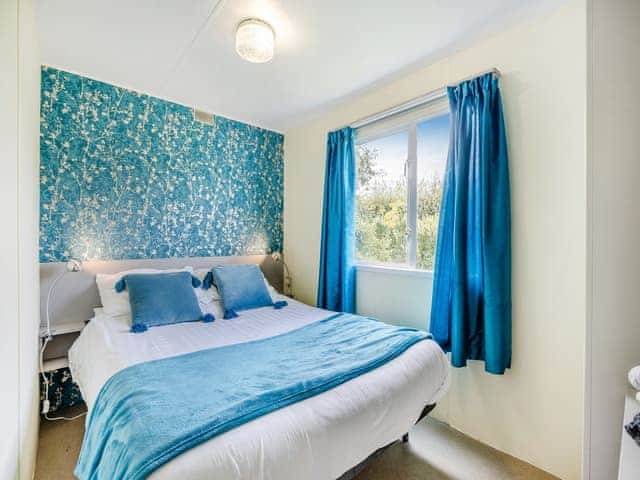 Double bedroom | Kingfisher - Alvingham Fishing Lakes, Louth