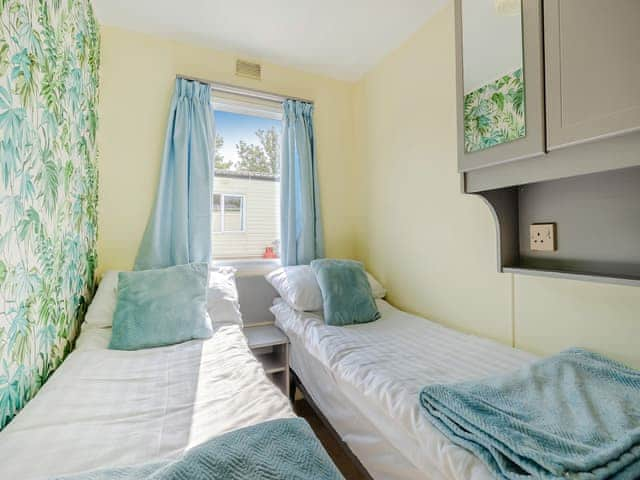 Twin bedroom | Kingfisher - Alvingham Fishing Lakes, Louth