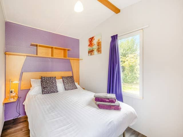 Double bedroom | Buzzard - Alvingham Fishing Lakes, Louth