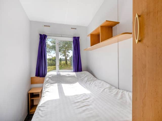 Single bedroom | Buzzard - Alvingham Fishing Lakes, Louth