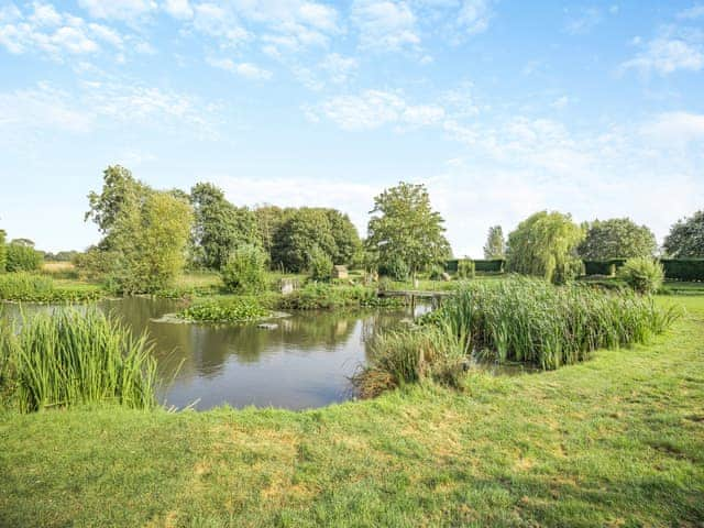 Surrounding area | Buzzard - Alvingham Fishing Lakes, Louth