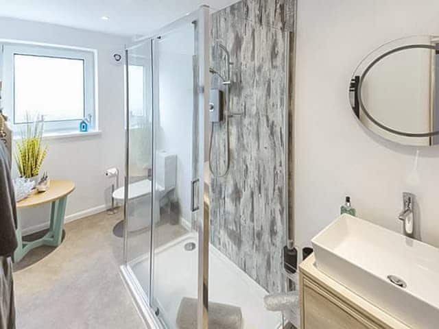 Shower room | Watersedge Retreat, Milnthorpe