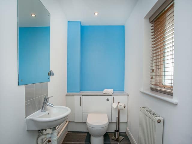 Bathroom | The Valley - Villa Gallery - The Valley Cottages, Carnon Downs, near Truro