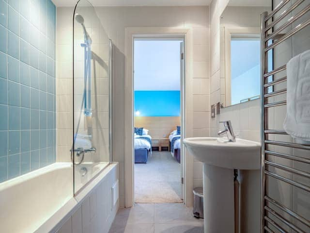 Bathroom | The Valley - The Haven - The Valley Cottages, Carnon Downs, near Truro