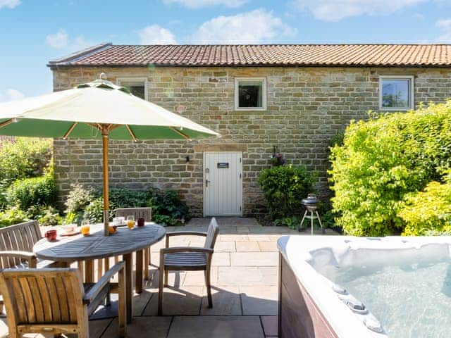 Lovely holiday home with Private hot tub on enclosed patio | Holly Cottage, Harwood Dale, near Scarborough