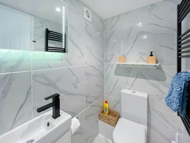 Shower room | The Cabin - Pagham Retreats, Pagham, near Bognor Regis 