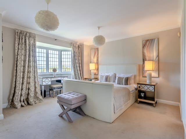 Double bedroom | River View, Marlow