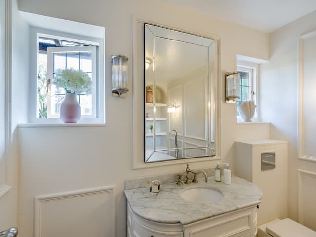 Bathroom | River View, Marlow