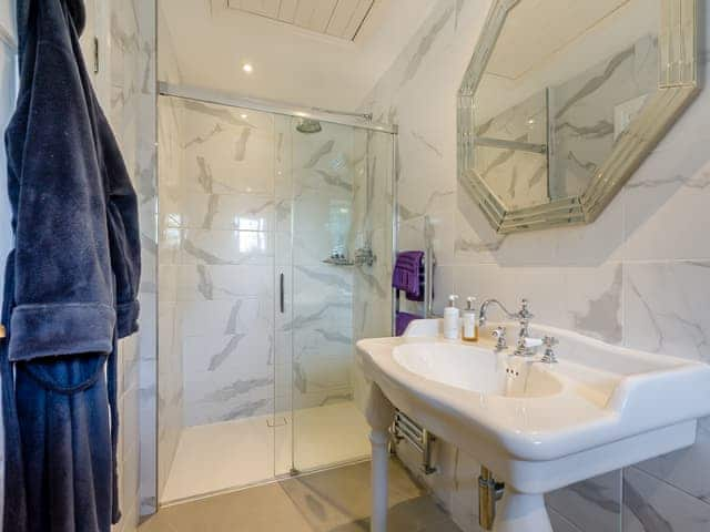 Bathroom | River View, Marlow