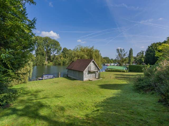 Garden | River View, Marlow