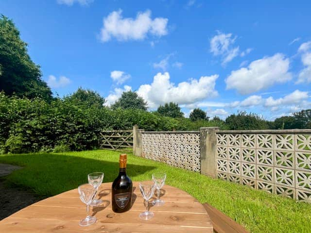 Sitting-out-area | Meadow View, Compton Martin, near Cheddar