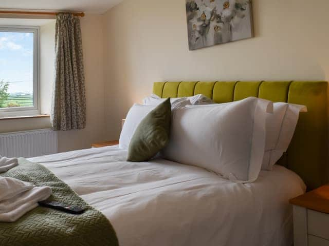 Double bedroom | Horseshoe Cottage - Launceston Retreats, Launceston