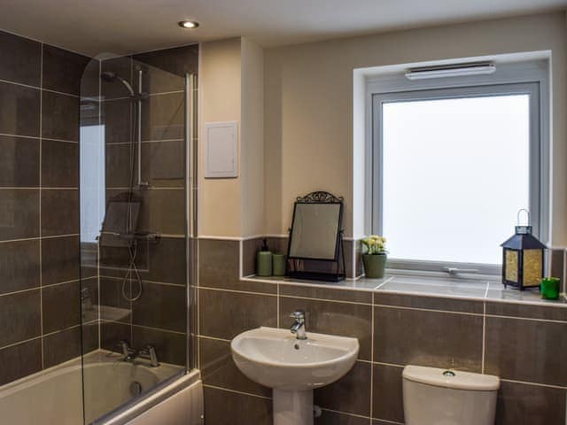 Bathroom | Frank Wright Apartment, Sheffield