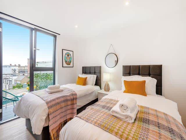 Twin bedroom | Sound of the Sea, Ramsgate