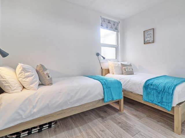 Twin bedroom | High View House, Walton on the Naze