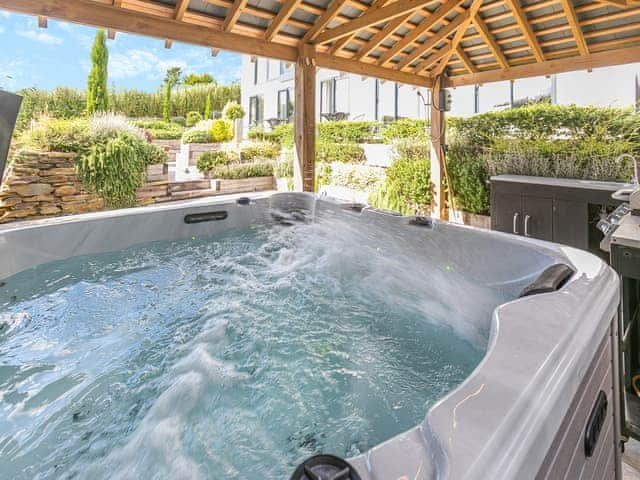 Hot tub | Seabreeze, St Mawes