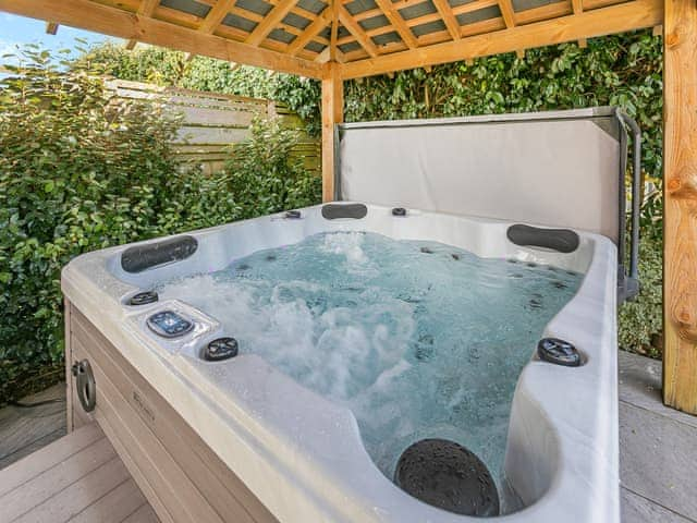 Hot tub | Seabreeze, St Mawes