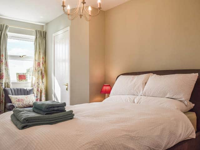 Double bedroom | The Cottage on the Green, Chipping Norton