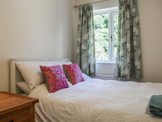 Double bedroom | The Cottage on the Green, Chipping Norton