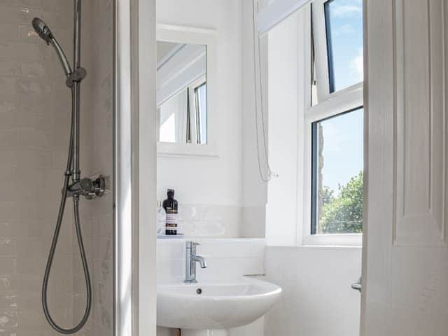 Bathroom | The Cottage on the Green, Chipping Norton